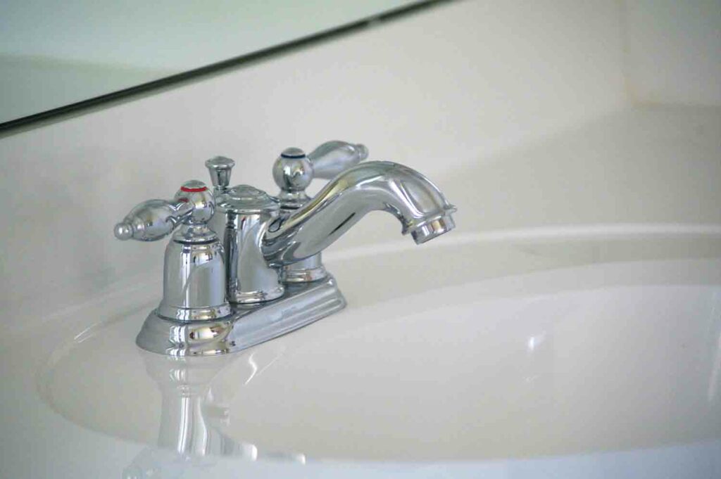 Bathroom Faucet 1.jpg