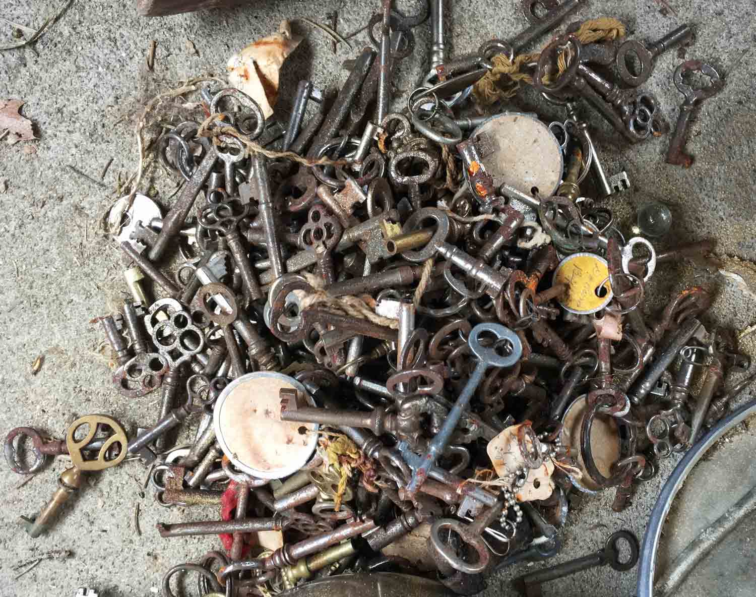 Grunge Keys Pile
